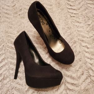 Brash Black Suede Pumps